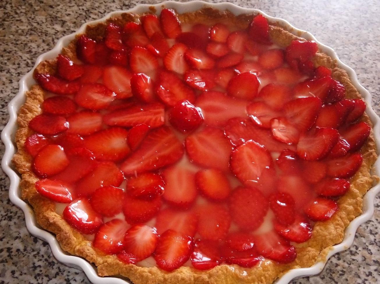 Crostata con crema al limoncello e fragole