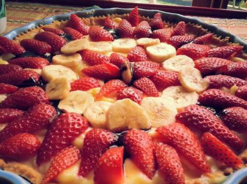 Crostata  con fragole e banane