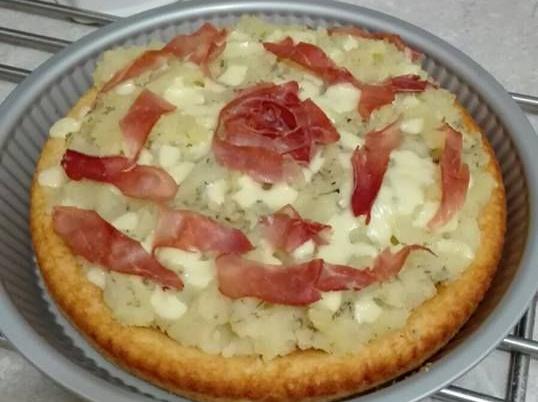 Crostata con patate besciamella e  prosciutto crudo