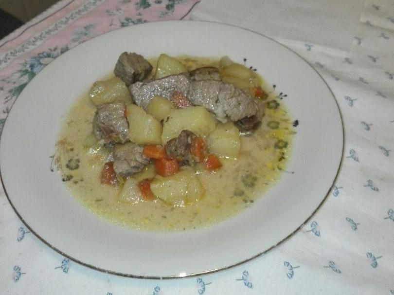 Spezzatino di vitello con patate e carote