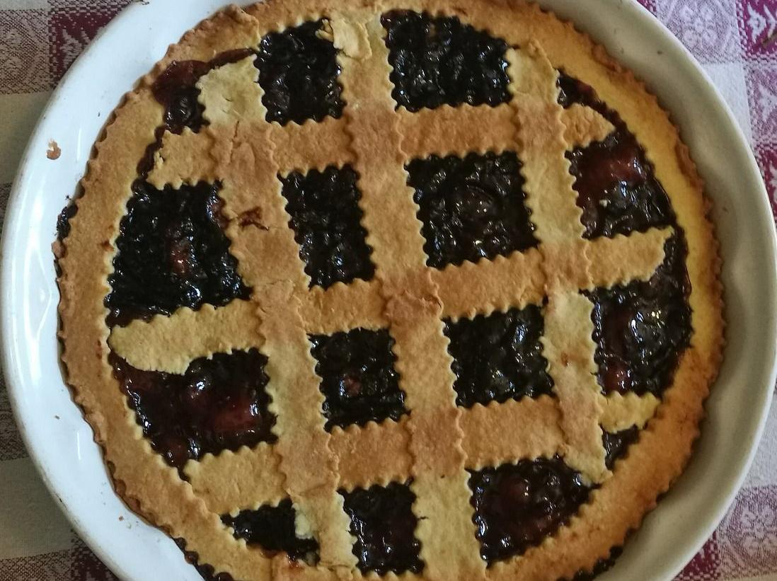 Crostata con confettura di ciliegie