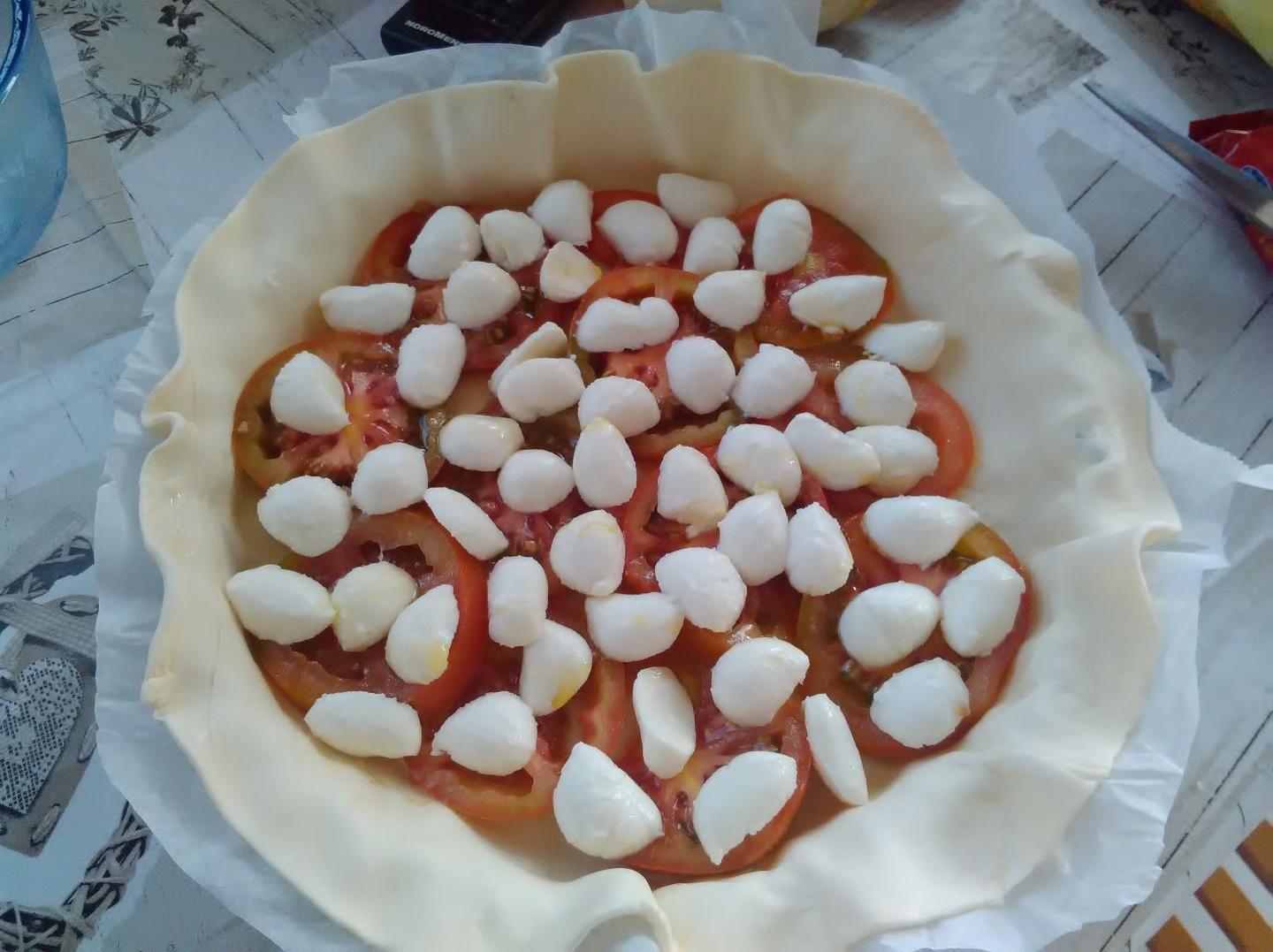 torta rustica con pomodori e mozzarella