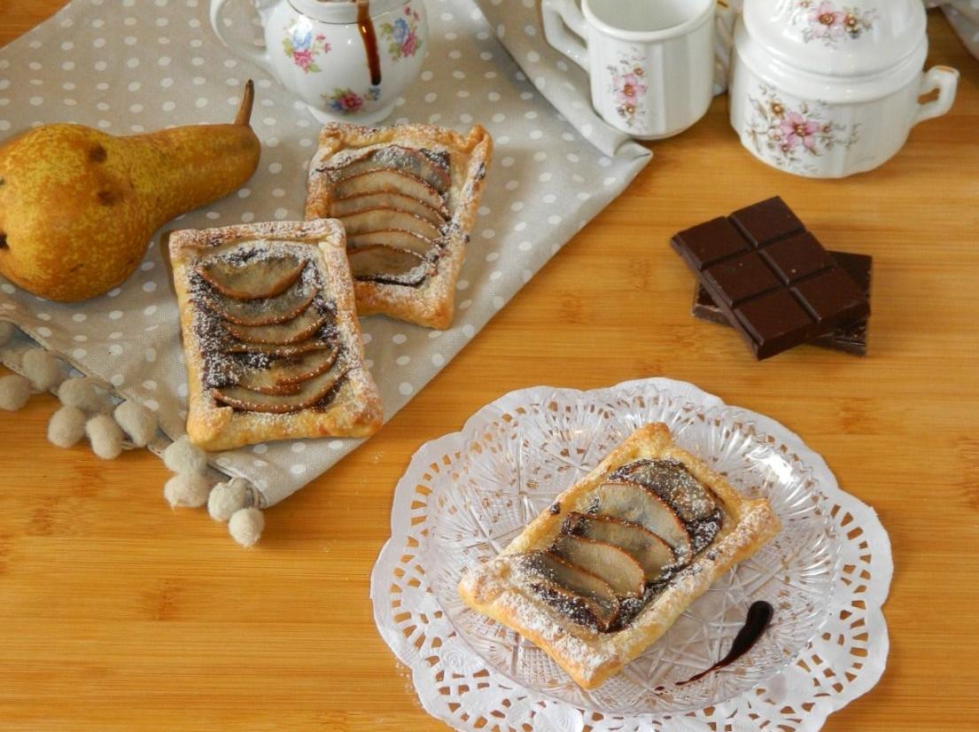 Sfogliatine con cioccolato e pere