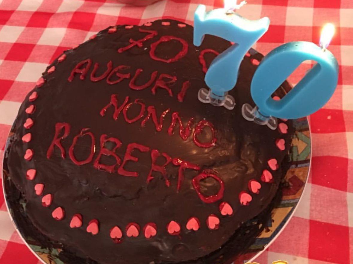 Torta semplice di compleanno allo yogurt e cioccolato