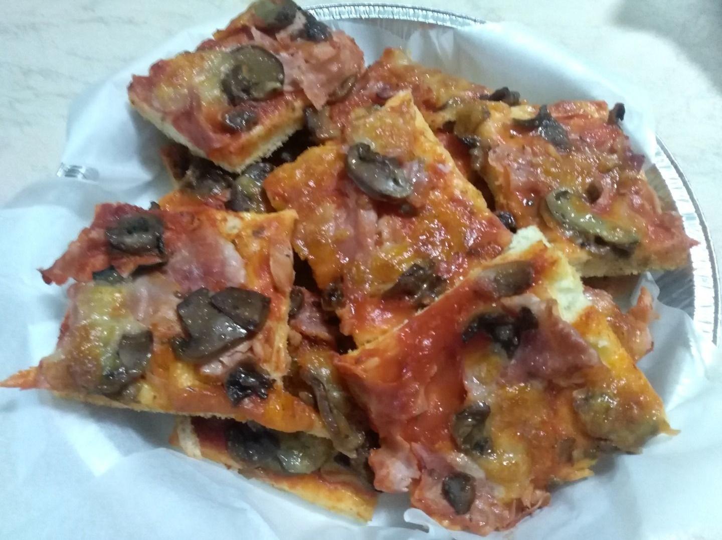 Pizza prosciutto cotto e funghi