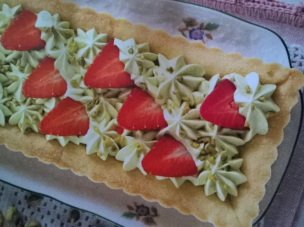 crostata con crema di pistacchi e fragole