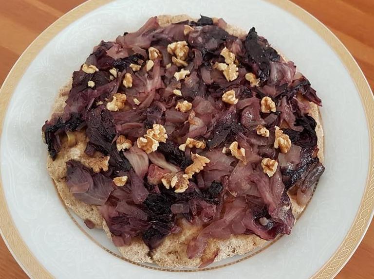 Focaccia al radicchio e noci