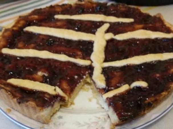 Crostata di frutta secca e marmellata