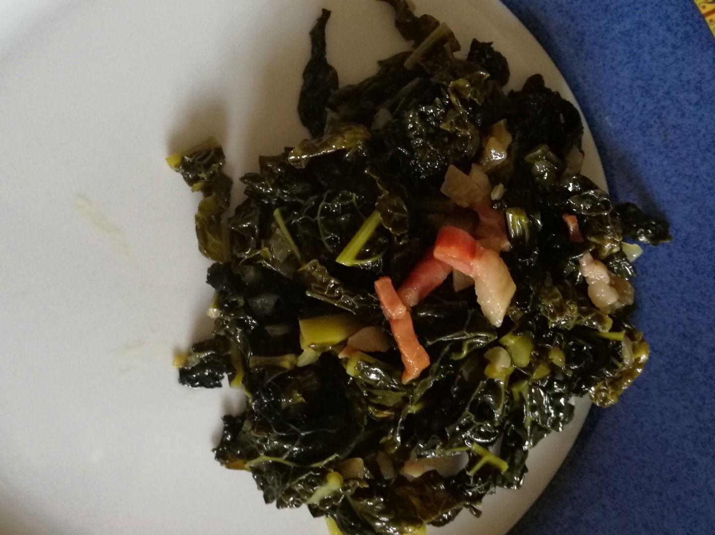 Cavolo nero con speck e cipolla