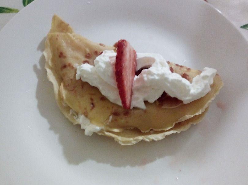 Crepes con fragole e panna