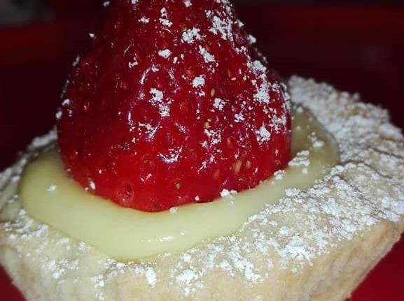 crostatina crema e fragole