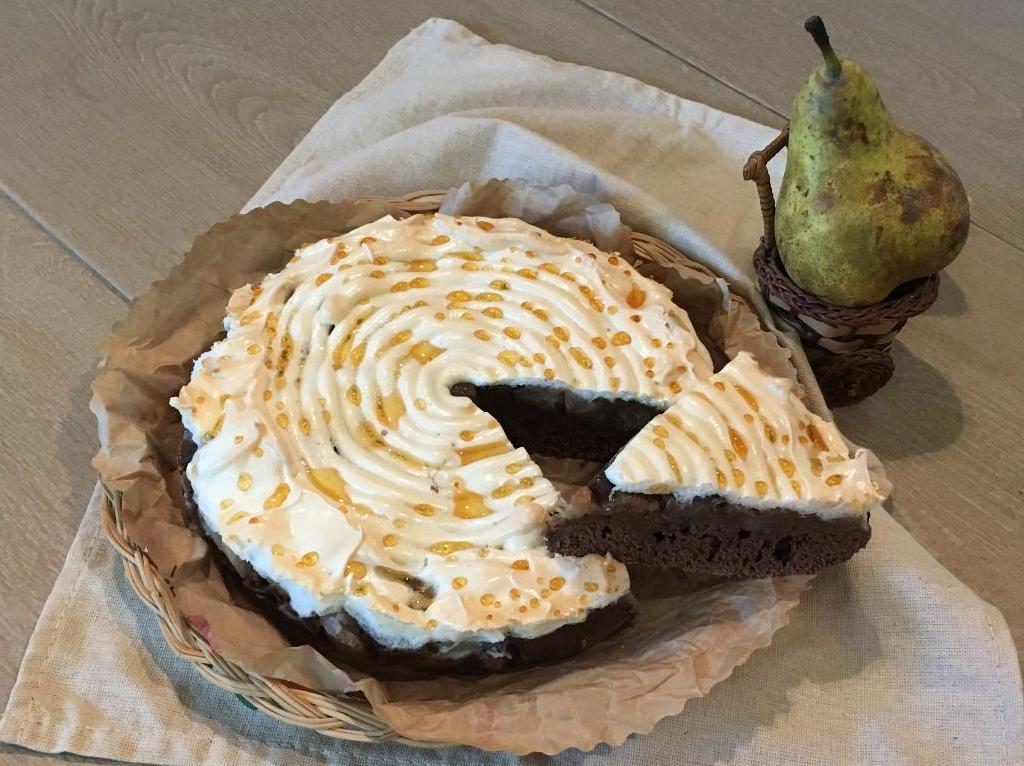 Torta al Cacao con Pere e Meringa