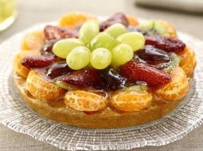 Crostata di fragole ,mandarini e uva