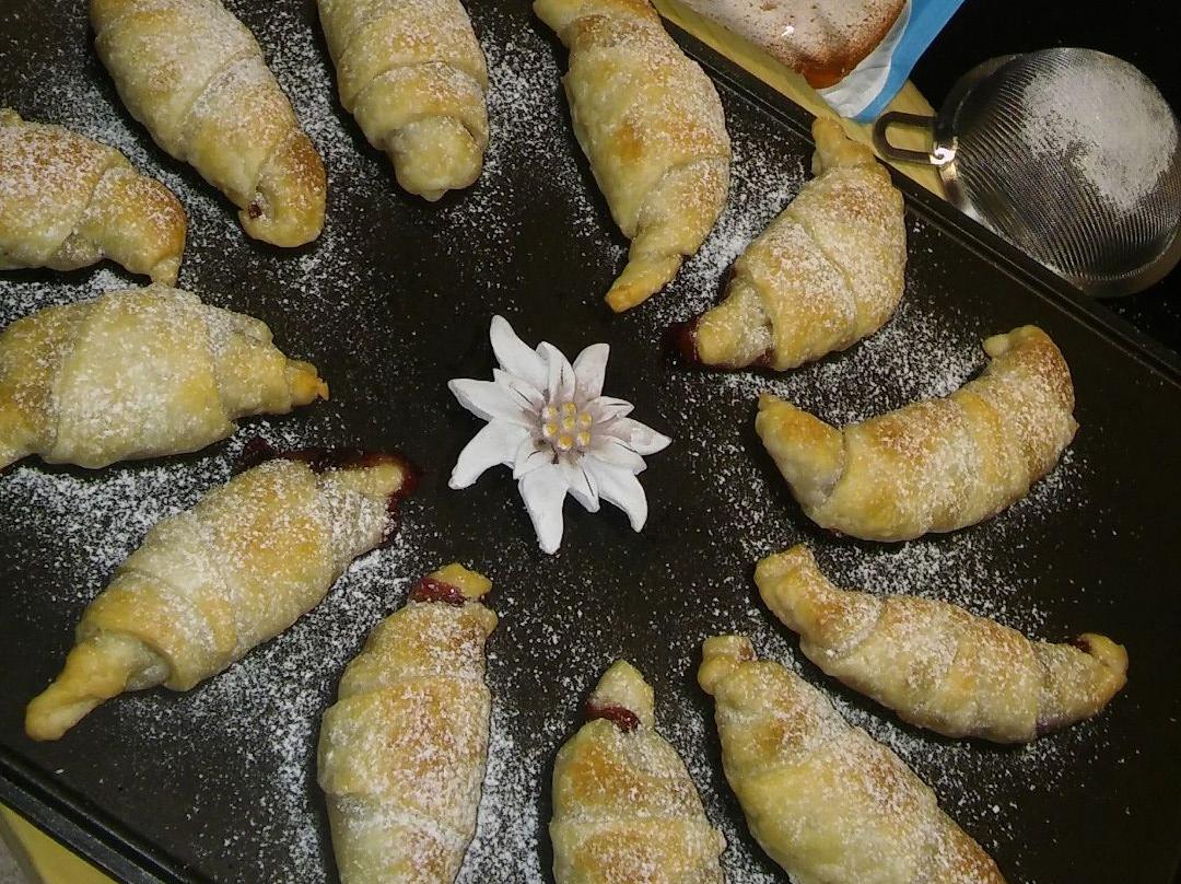 Croissant alla ciliegia