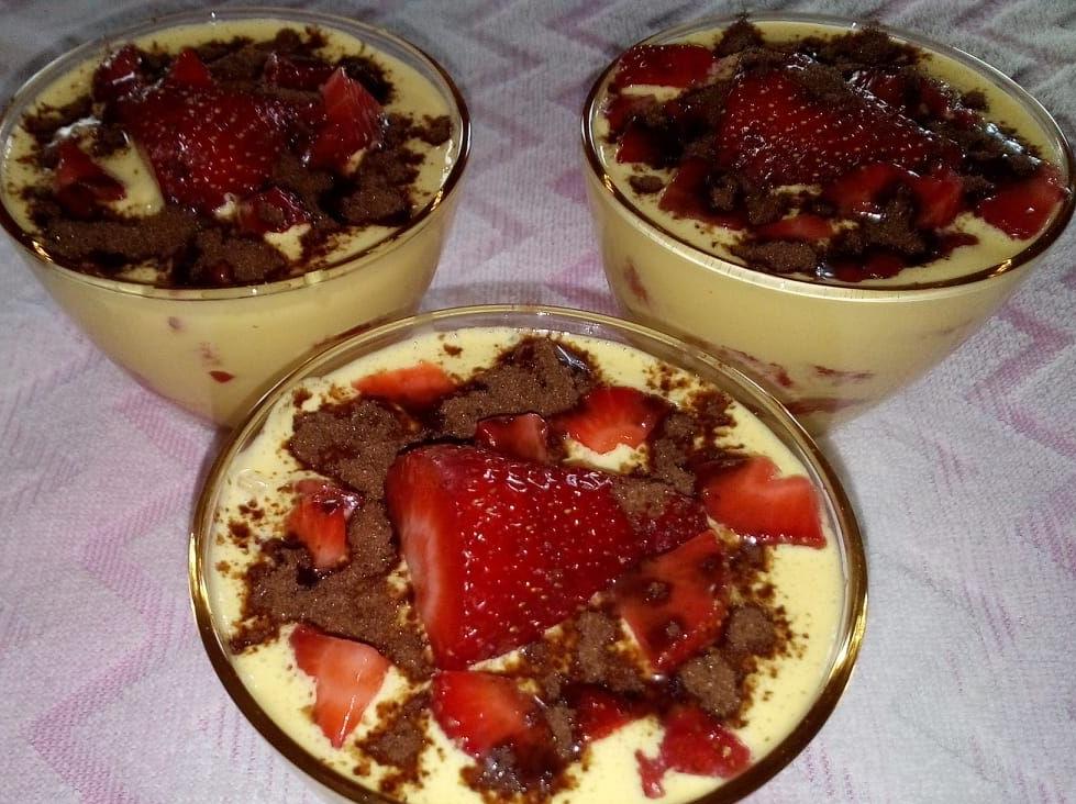 tiramisù con fragole e cioccolato