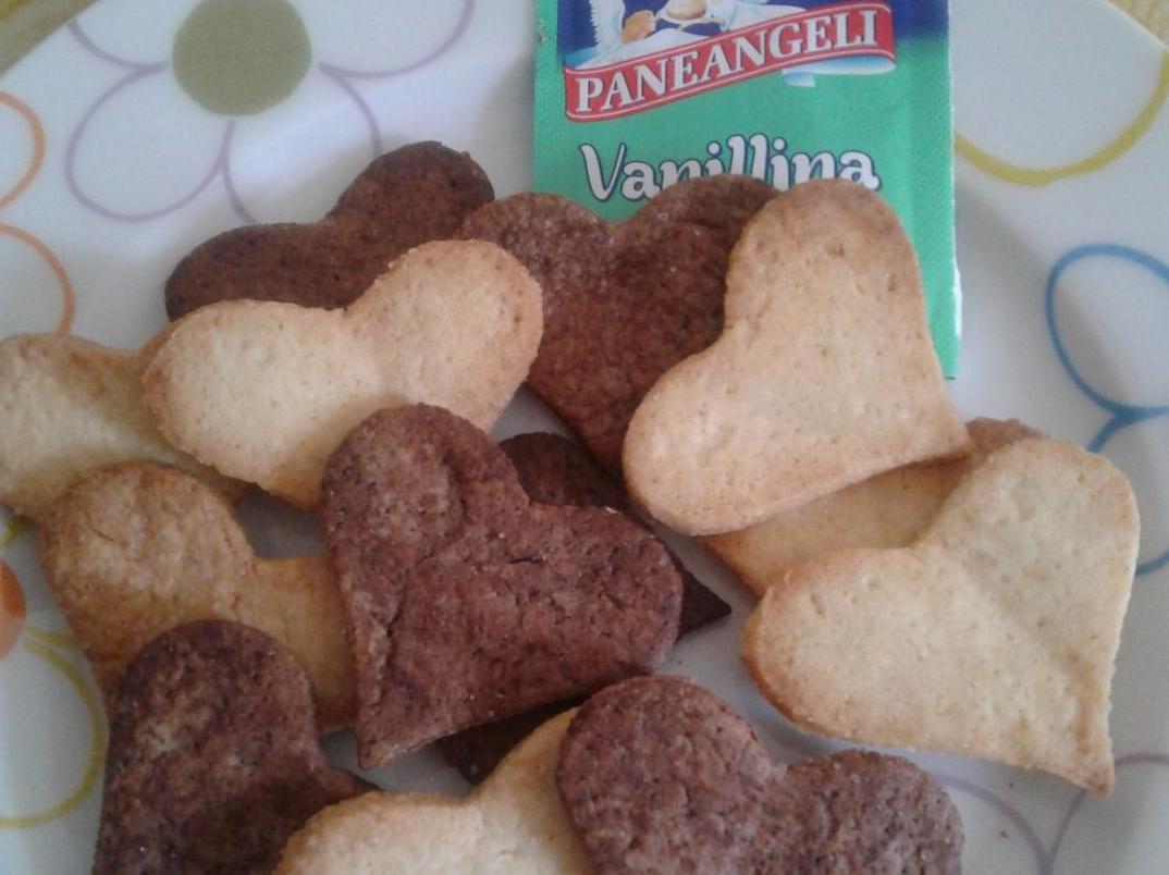 Biscottini bianchi e neri