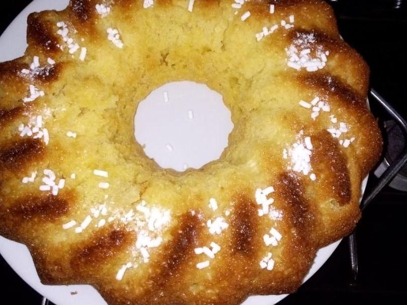 Ciambella paradiso con granella di zucchero