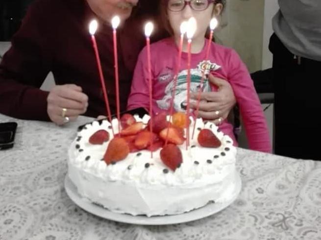 Torta con crema pasticcera alle fragole