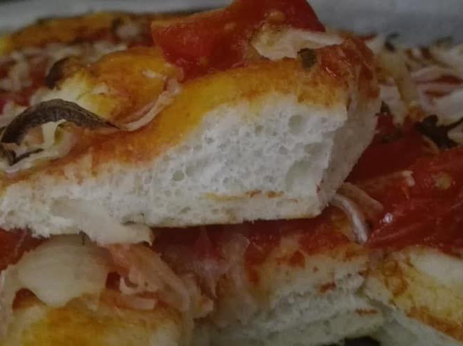 focaccia con cipolle e pomodorini