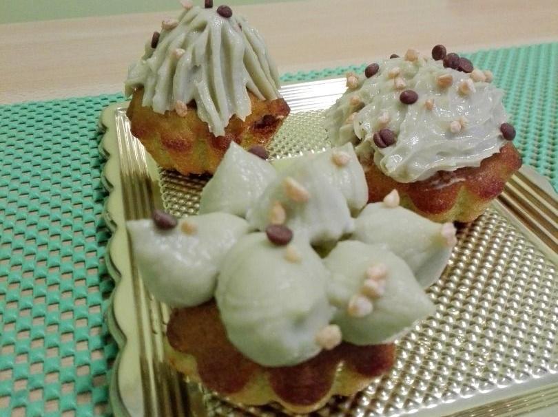 Tortini con frosting al pistacchio