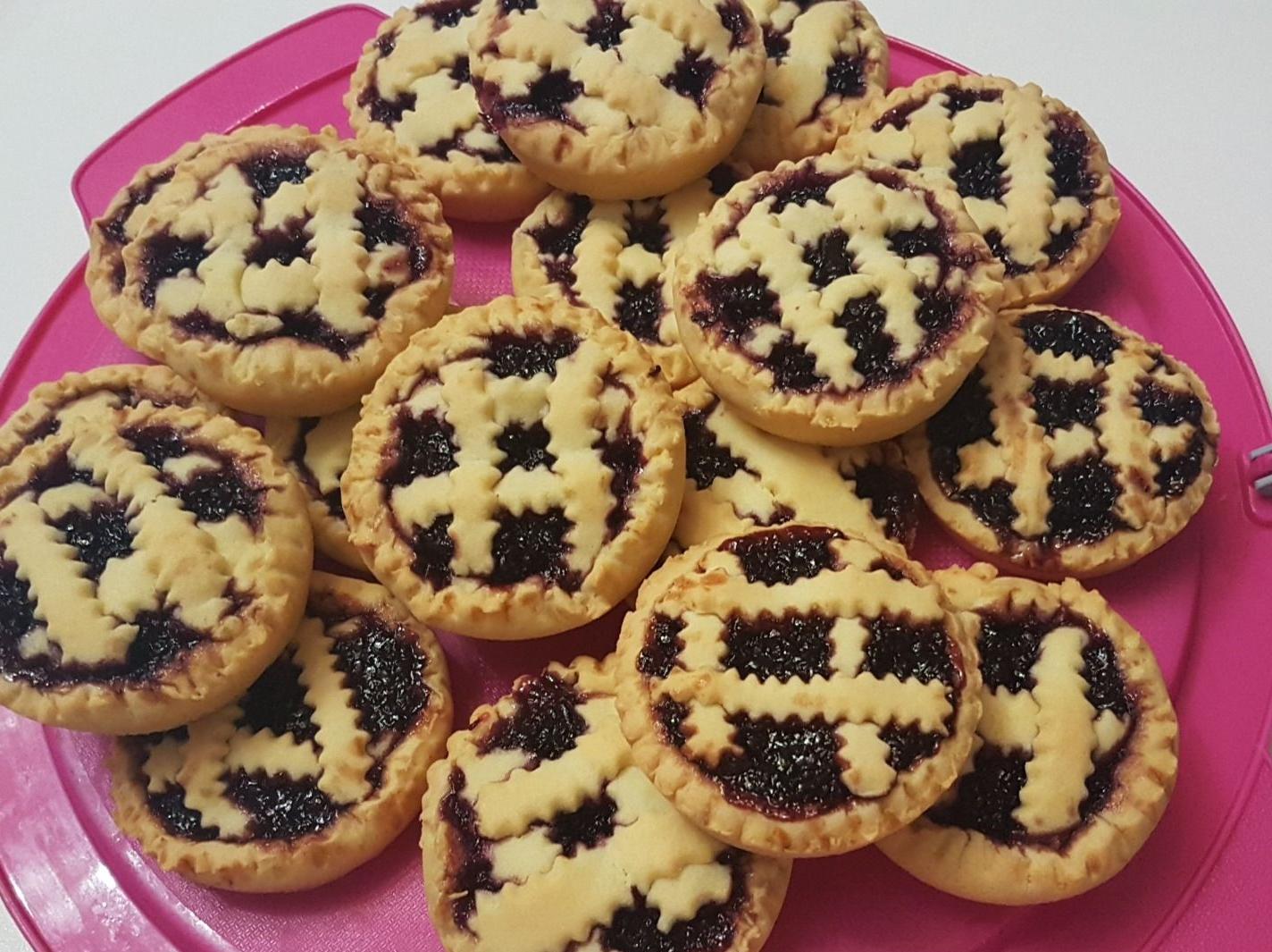 Crostatine con marmellata di more fatta in casa