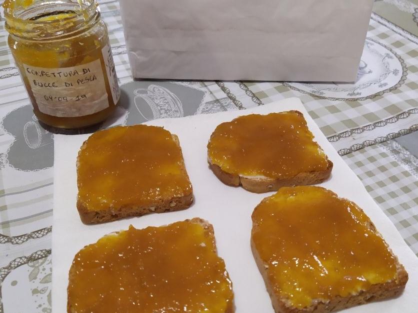 Marmellata di bucce di pesca