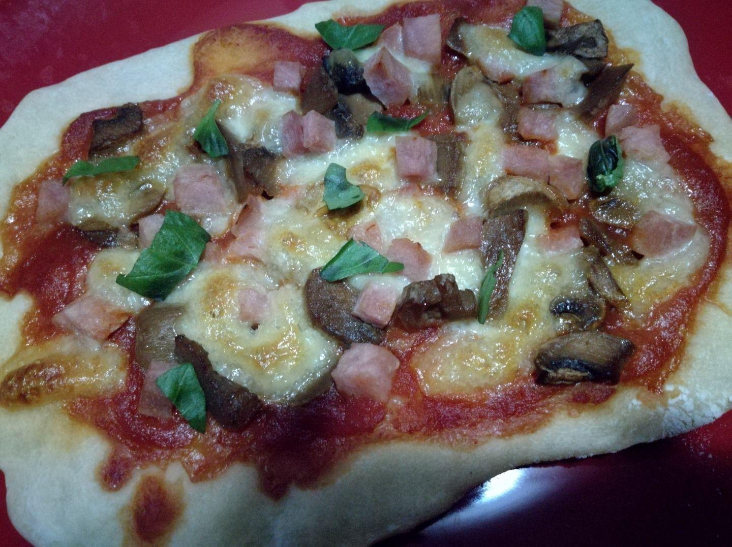 Pizza funghi e cotto