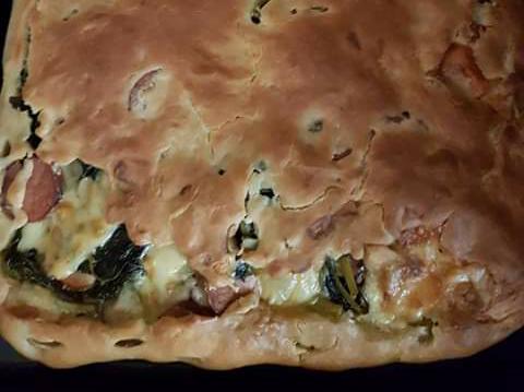 Focaccia con rape e salsiccia