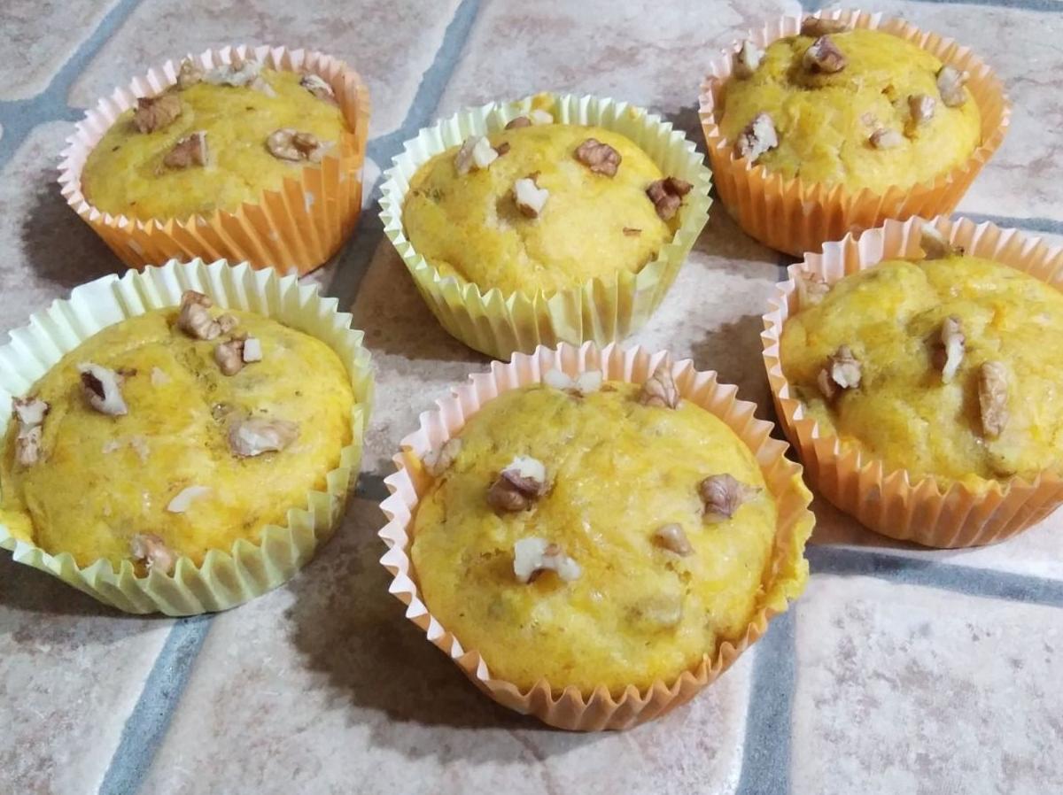 Muffin salati con zucca e noci