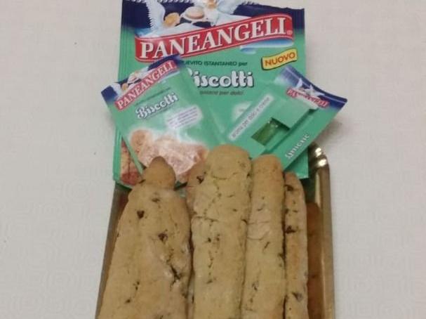 Biscotti da inzuppo con gocce di cioccolato