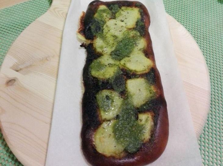 Pizza al pesto e patate