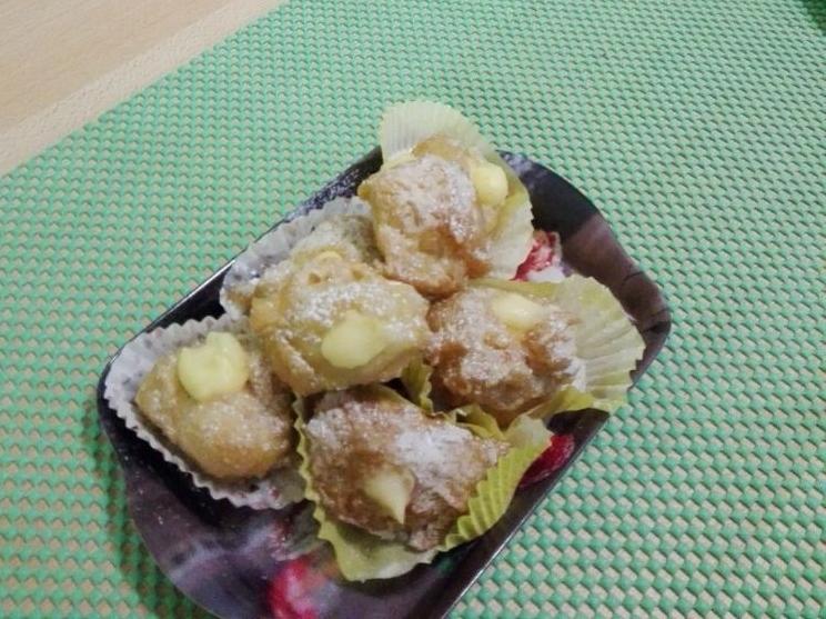 Zeppoline fritte con crema pasticcera