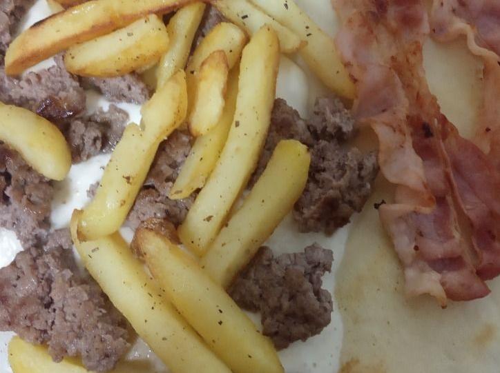 Crepes con hamburger e pancetta