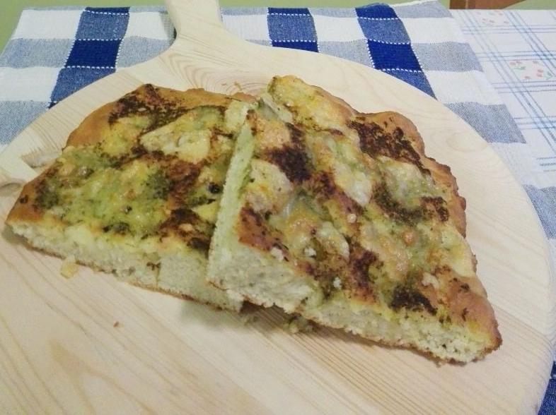 Focaccia in 5 minuti al pesto