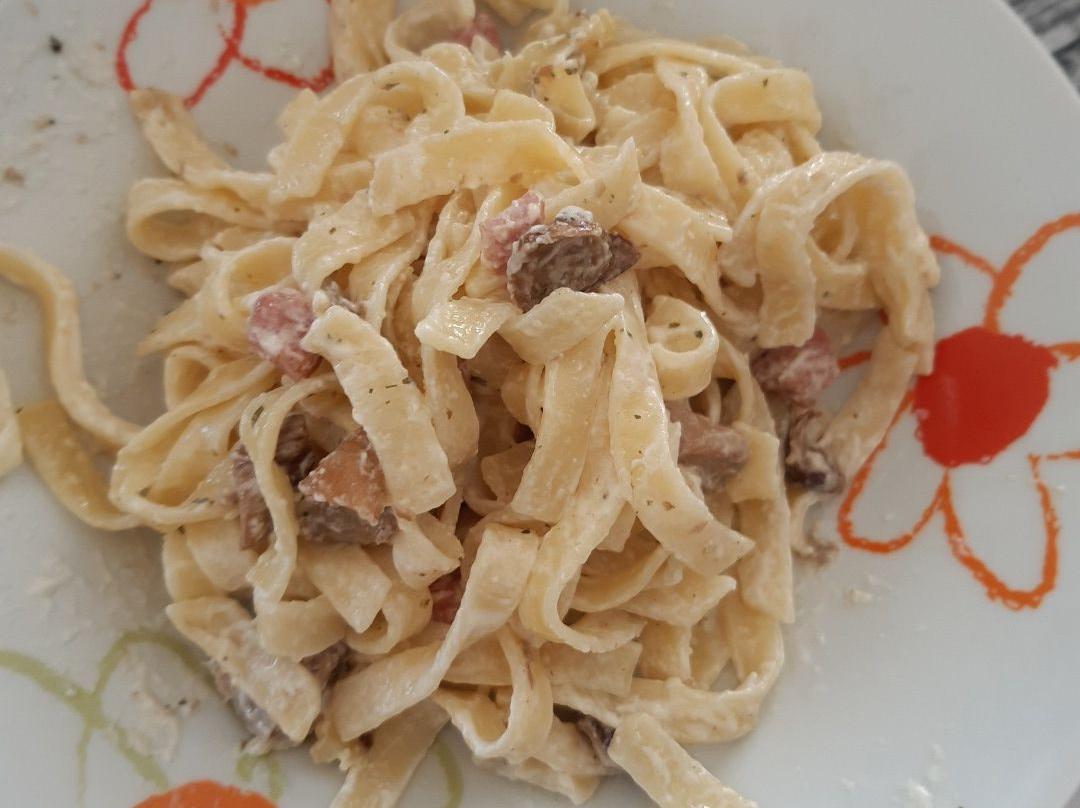 Tagliatelle porcini ,pancetta e panna