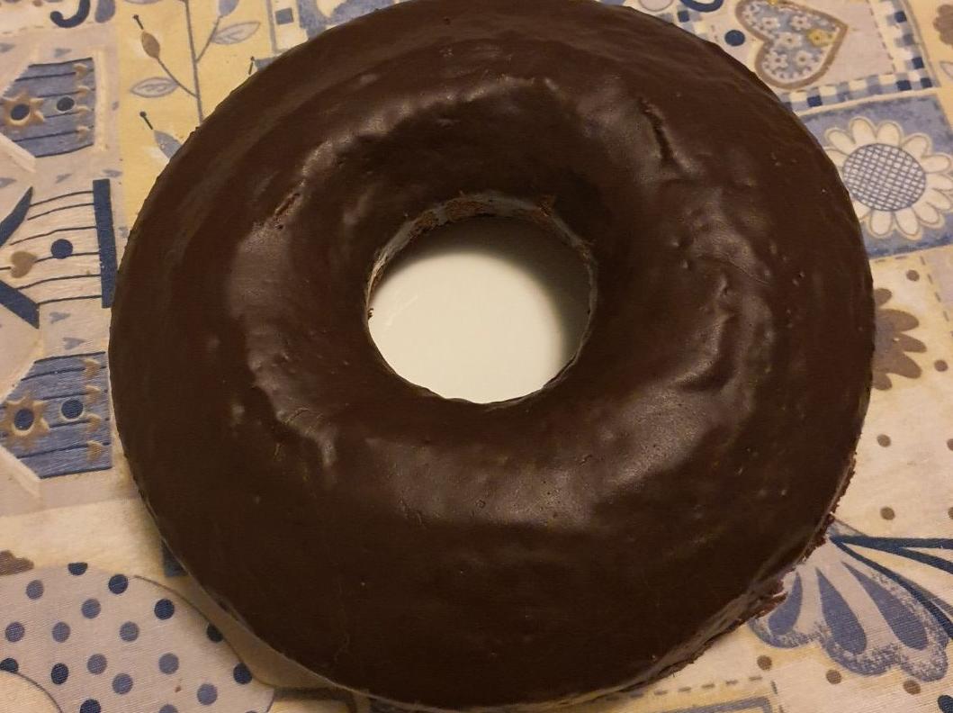 Ciambellone allo yogurt con glassa di cioccolato