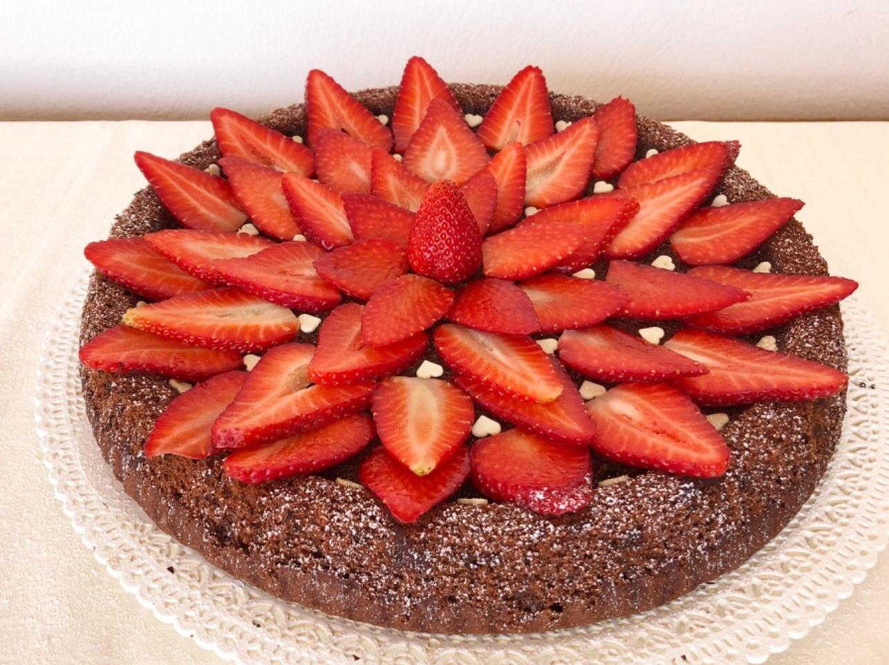 Crostata morbida al cacao con fragole