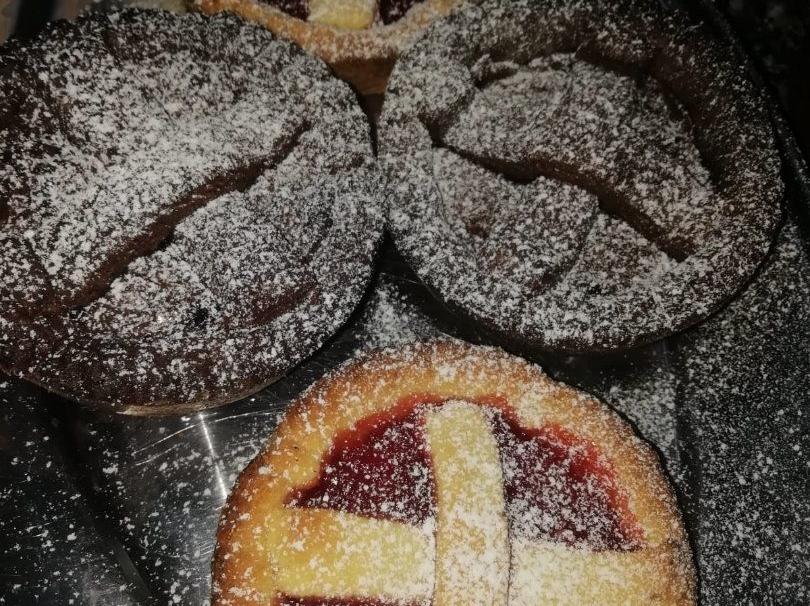 Crostatine alla marmellata e con crema al cioccolato