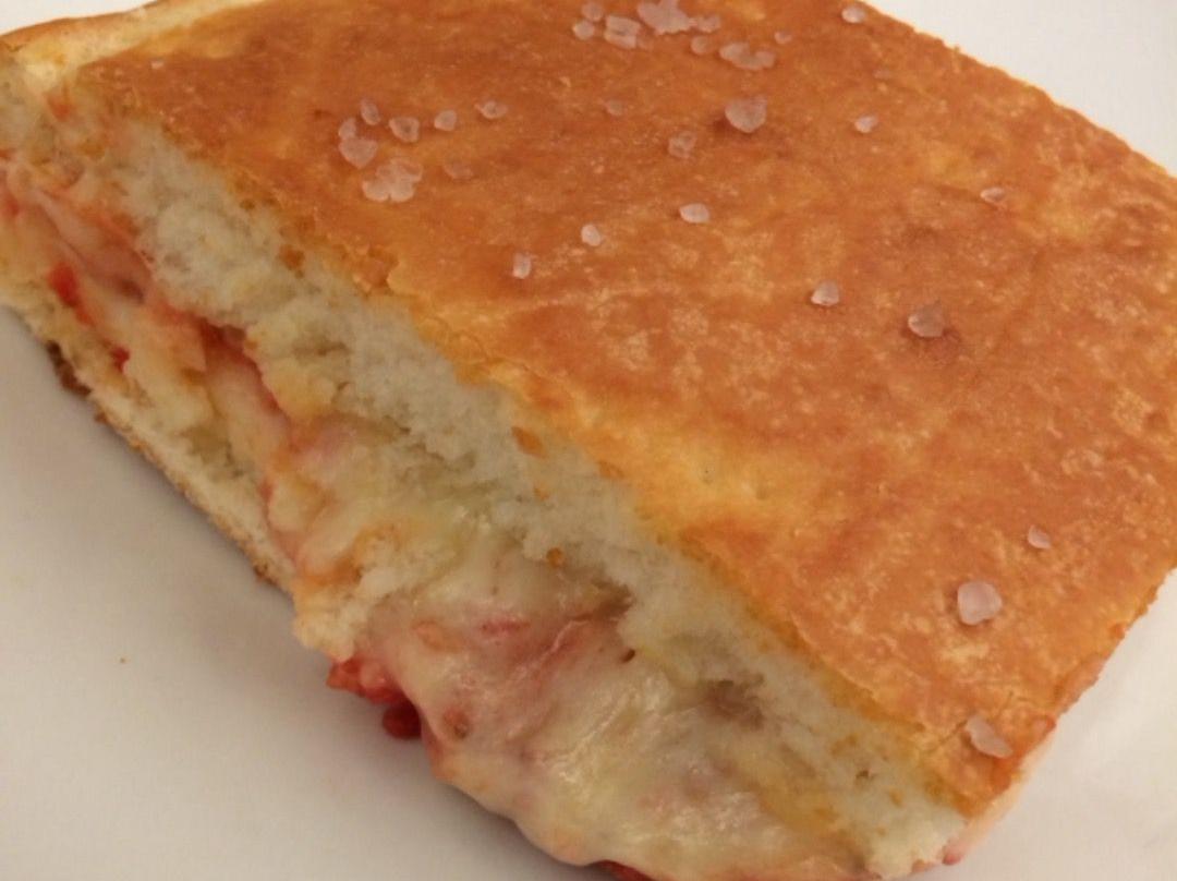 Focaccia farcita