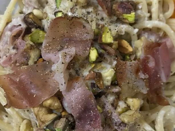 Pasta speck e noci