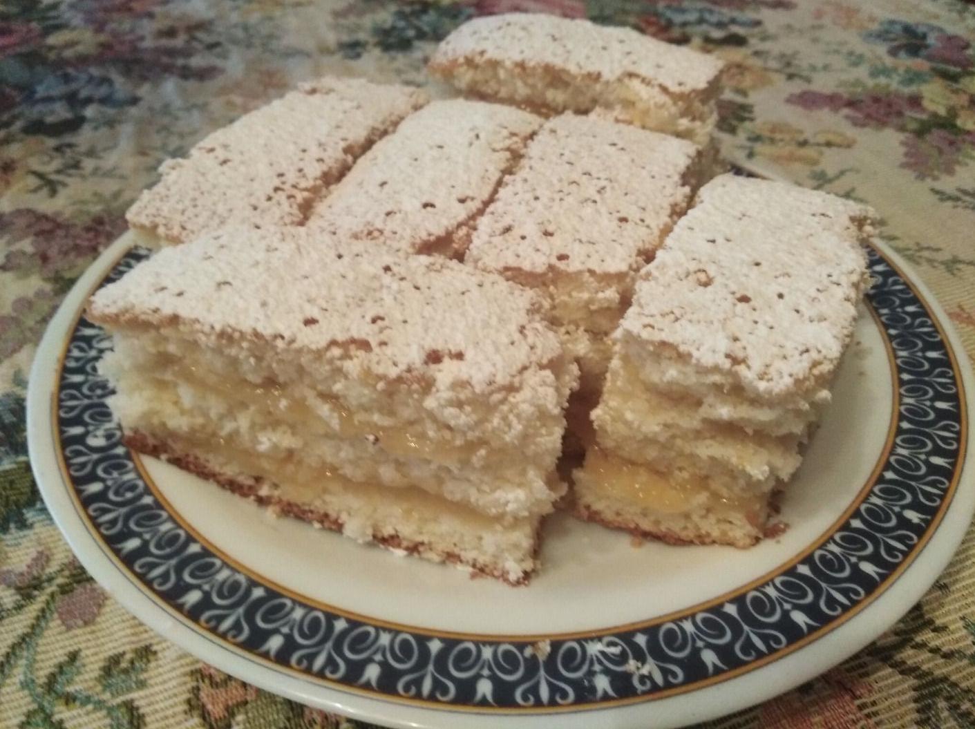 Trancetti di albumi al limone, cocco e marmellata