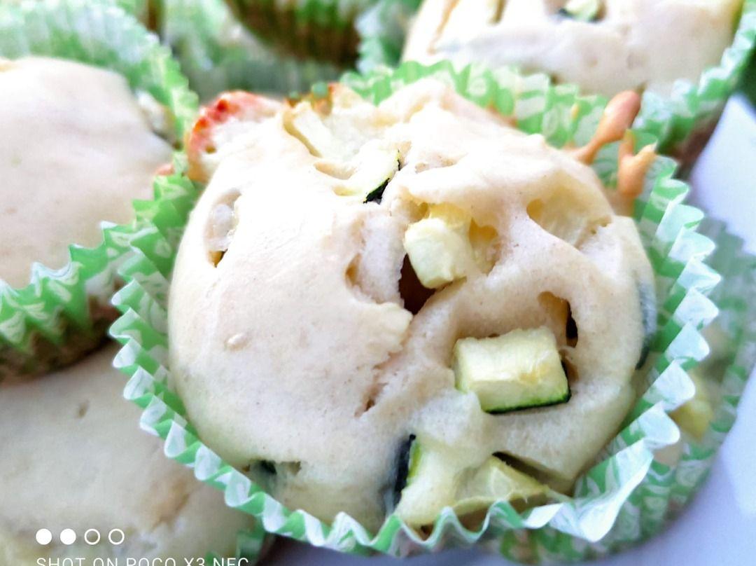 Muffin salati alle zucchine