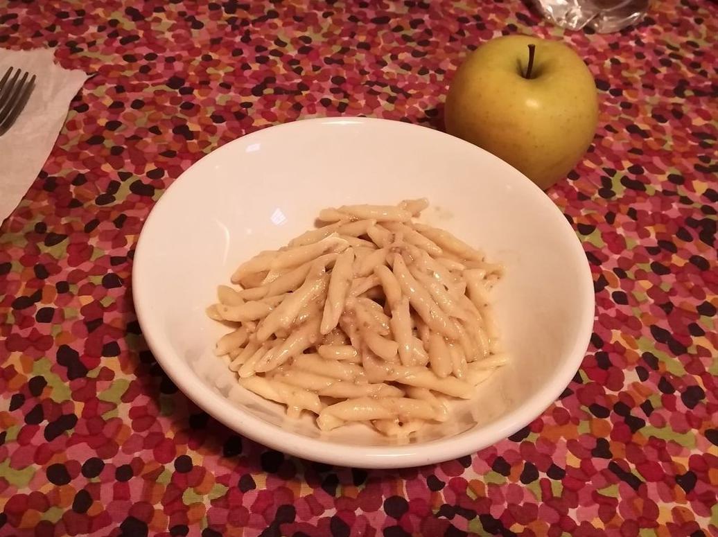 Fusilli freschi con ricotta e noci