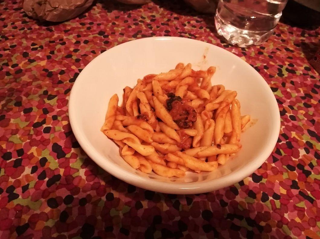 Fusilli freschi con sugo di pomodori secchi