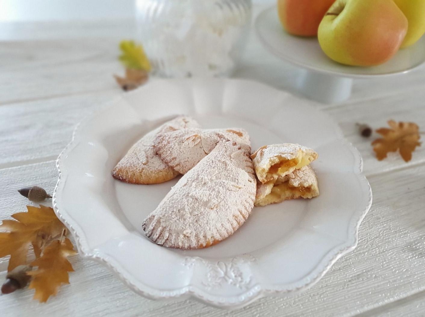 DOLCETTI RIPIENI DI MELE E  MARMELLATA DI ARANCE AMARE