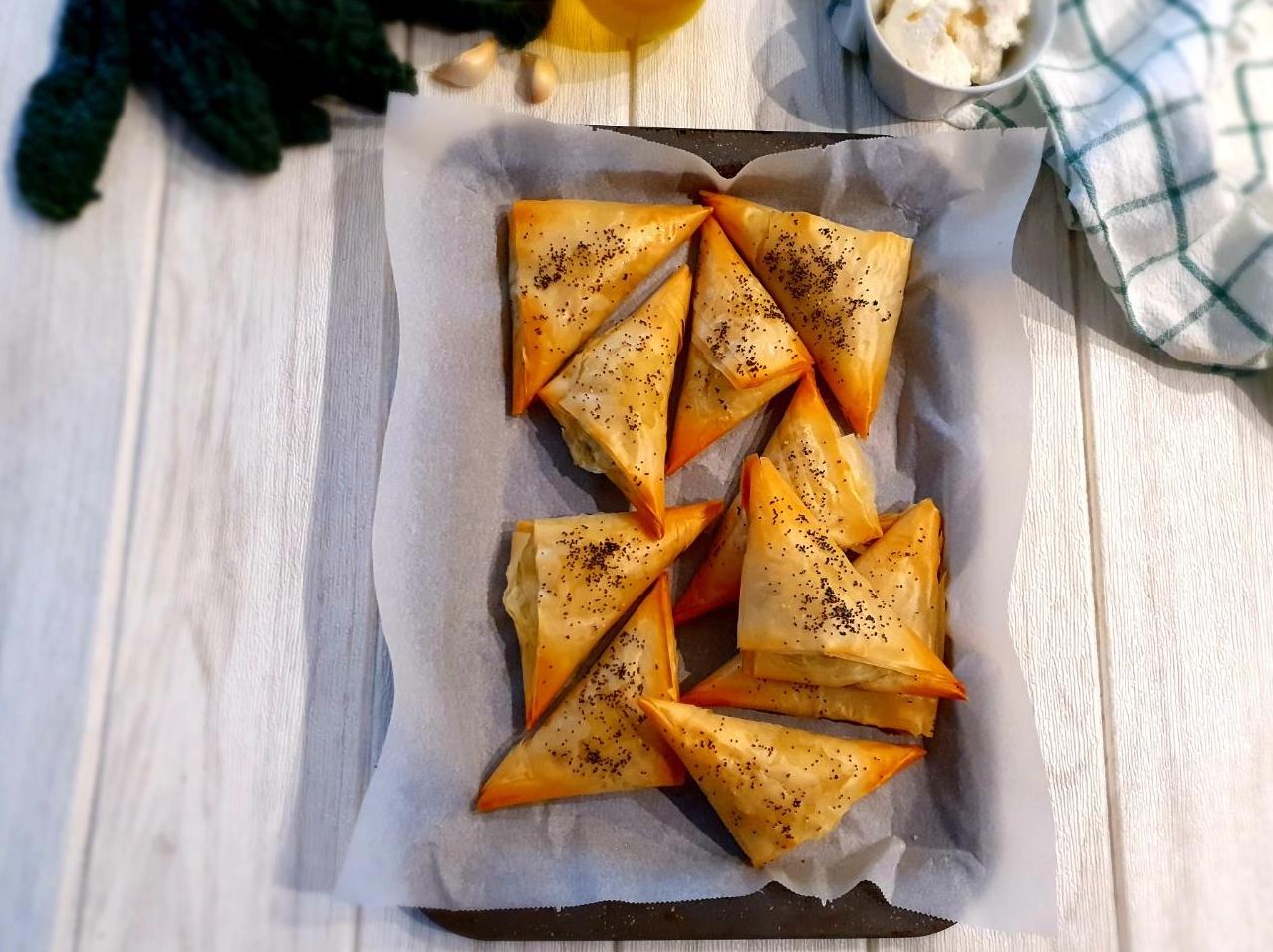 FAGOTTINI DI PASTA FILLO CON CAVOLO NERO E FETA