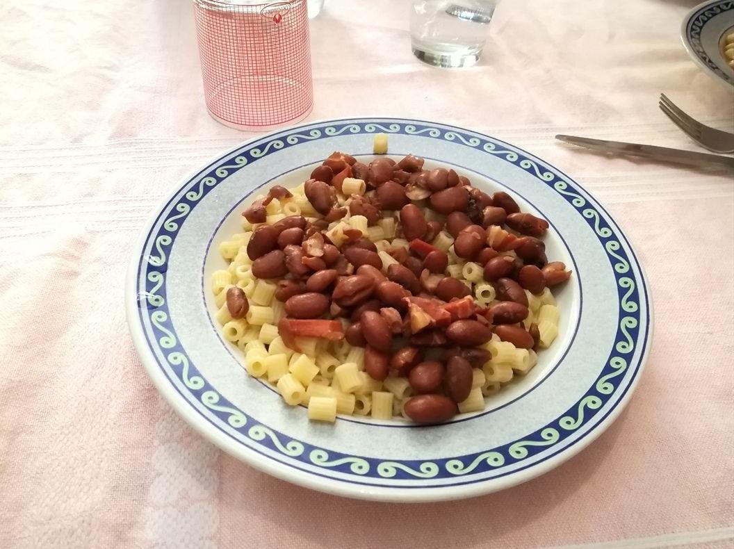 Pasta con fagioli, speck e rosmarino