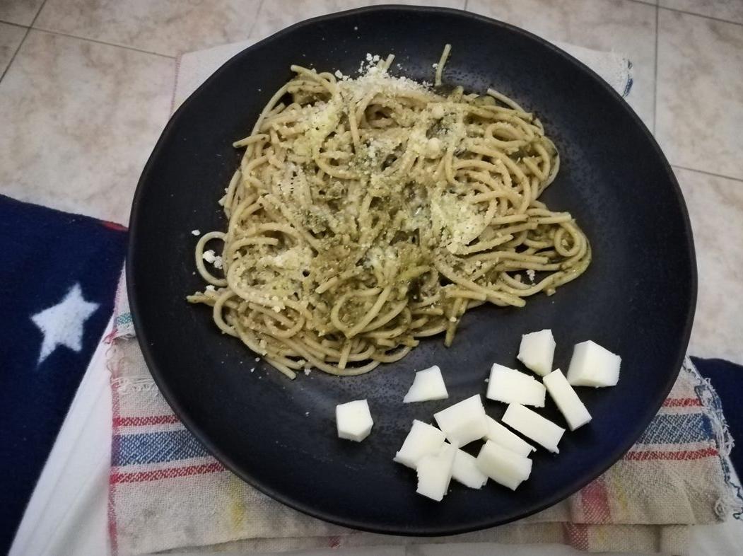 Spaghetti con il pesto di sedano