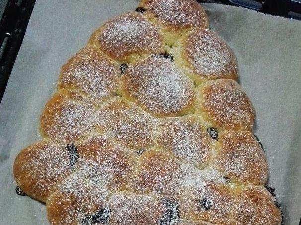 Brioche natalizia a forma di albero