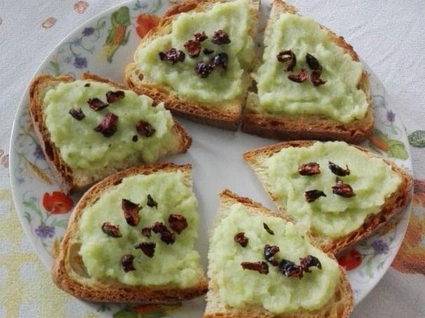 Bruschette con broccoli e peperoni cruschi